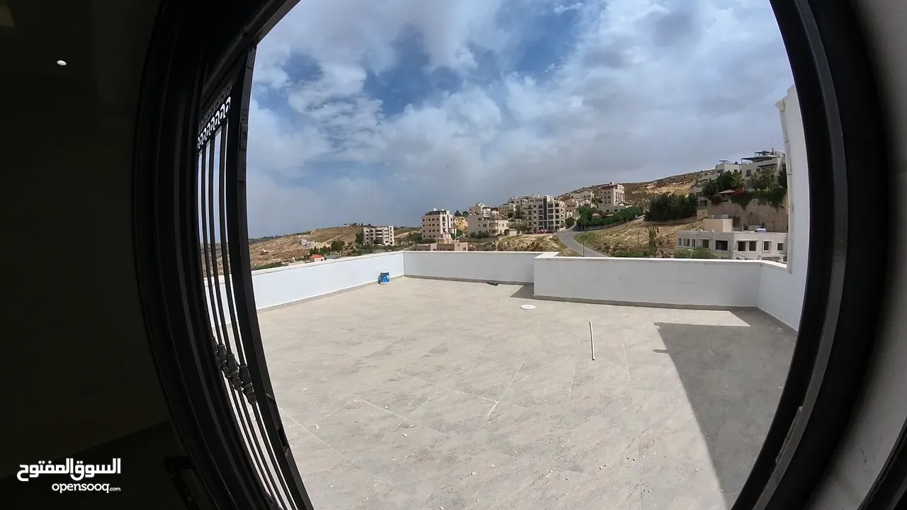 شقة سوبر ديلوكس طابق ثالث مع روف في مرج الحمام