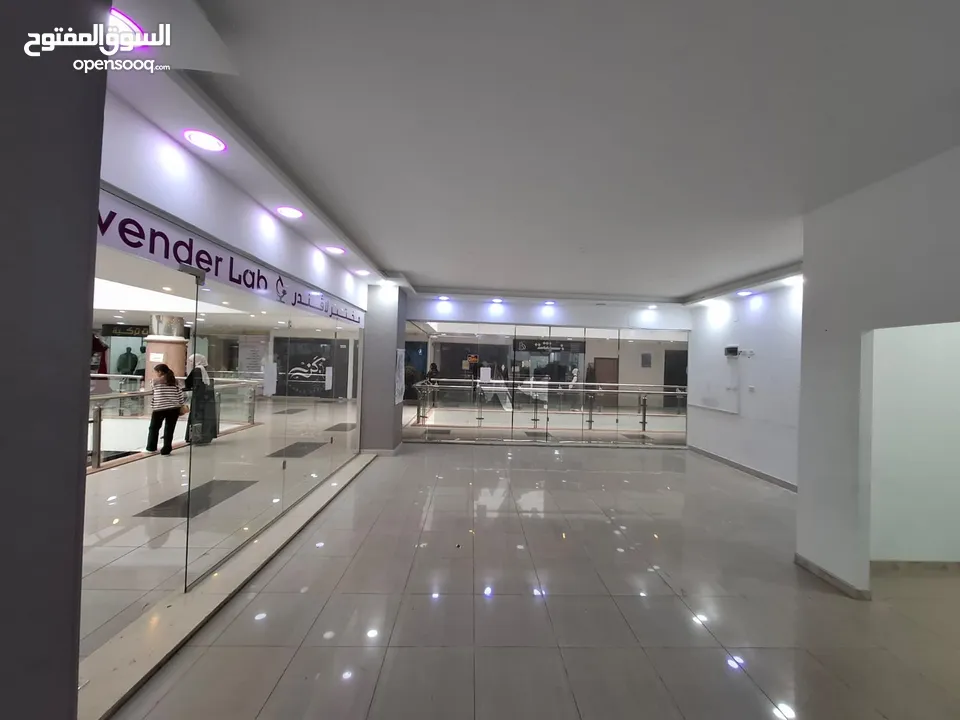 محل للايجار في الهيبرون سنتر مساحة المحل 60  متر مربع سوبر دلوكس