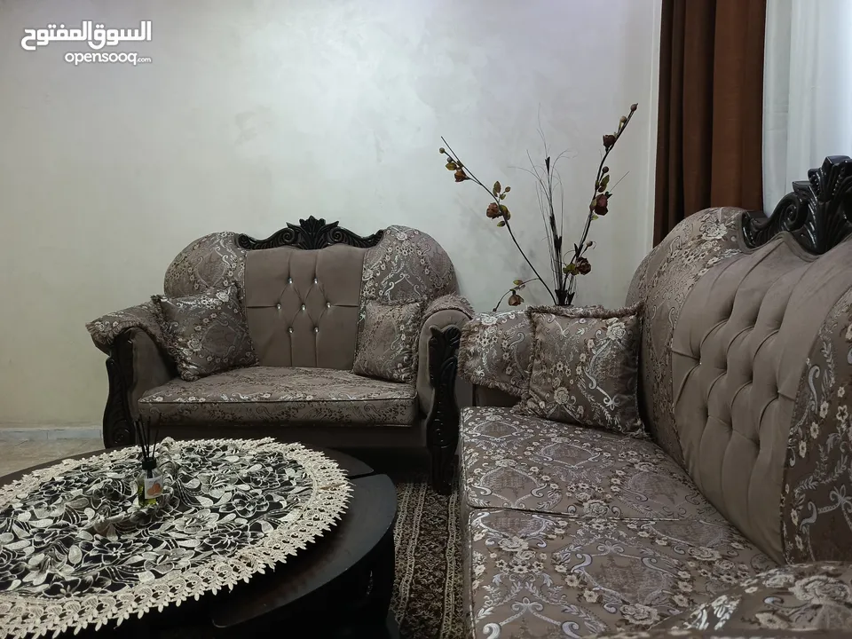 غرف ضيوف وغرفة نوم  للبيع بشكل كامل الغرفه الرجاء قراءة تفصيل