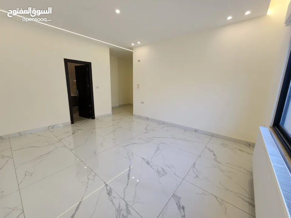 شقة أرضية دوبلكس فارغة للبيع في منطقة خلدا - REF: 14657