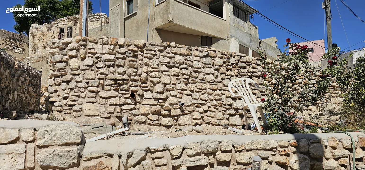 بناء حجر طبيعي