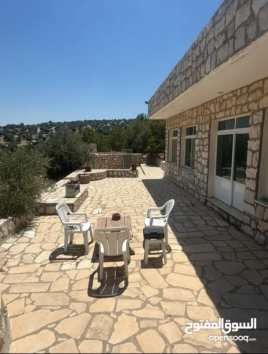 مزرعة للبيع   بأجمل  مناطق الصبيحي (ميسرة) على قمة الجبل ذو اطلالة خلابة