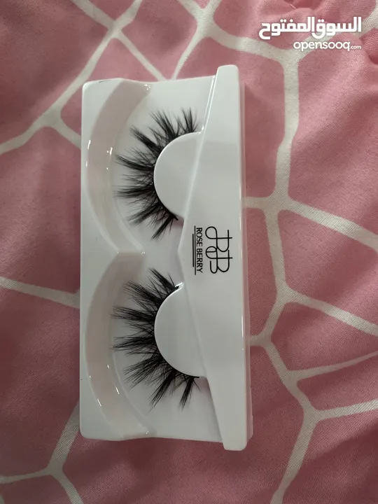 رموش كبيرة وطويله