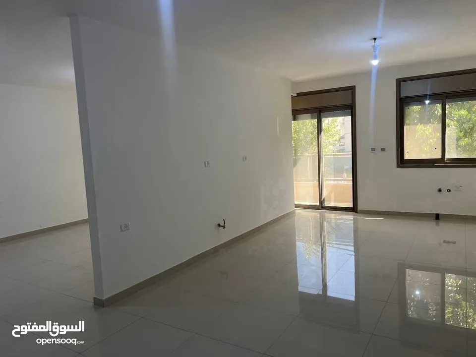 استوديو  للبيع في سطح مرحبا