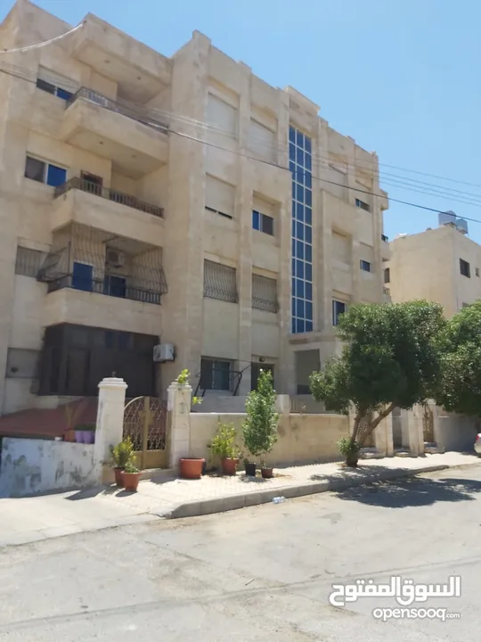 شقة 138م طابق ثالث بإطلالة رائعة قرب دفاع مدني البيادر للبيع من المالك