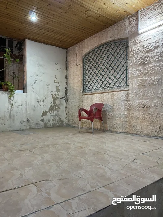 شقة ارضية للبيع بجبل الحسين ، شارع يافا ، عمارة 82 ، شقة 1 مع ترس وكراج سيارة