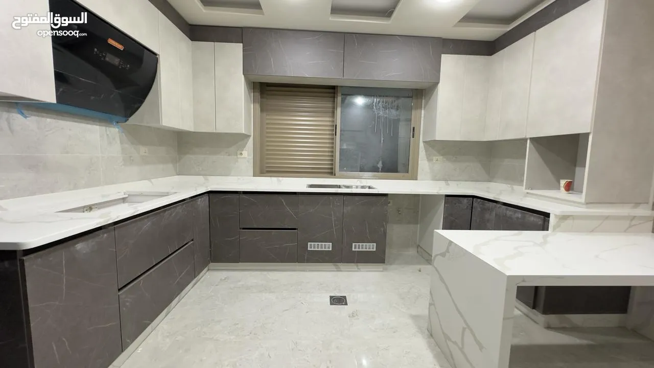 شقق جديدة للبيع مطبخ راكب قرب قصر العوادين مساحة 175م