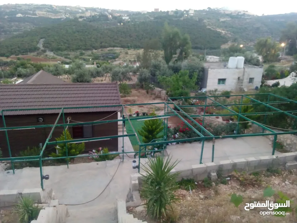كوخ خشبي تصميم اوروبي مفروش اطلاله رائعه السعر 56000 ... من المالك مباشره ...
