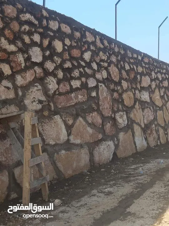 بناء السلاسل الحجريه واستصلاح الاراضي وتشييك المزارع وحفر الآبار بإدارة المهندس ابو احمد المقابله