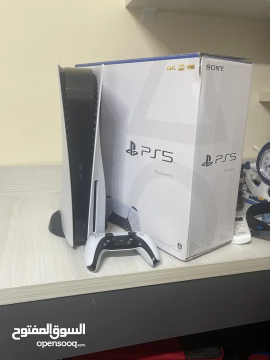 جهاز بليستيشن فايف(ps5) بحالة ممتازة  استخدام خفيف  نسخة الديسك(cd edition)  مع يد.