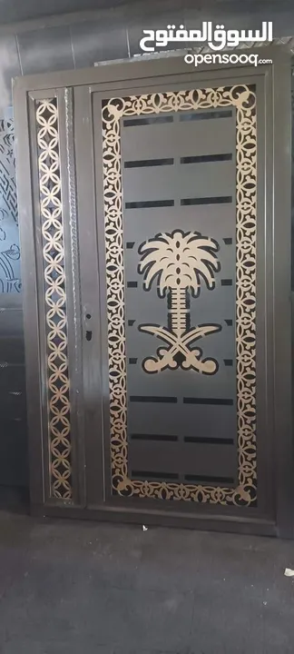 باب حديد لليزر