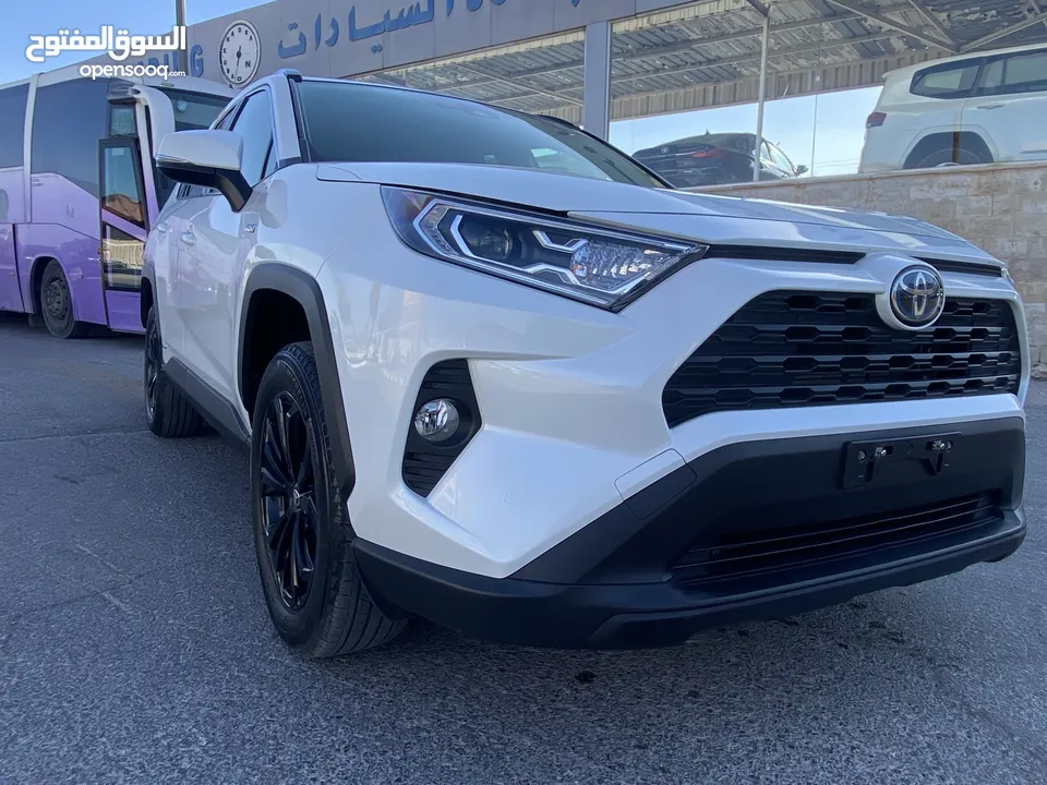 TOYOTA RAV4 XLE PREMIUM