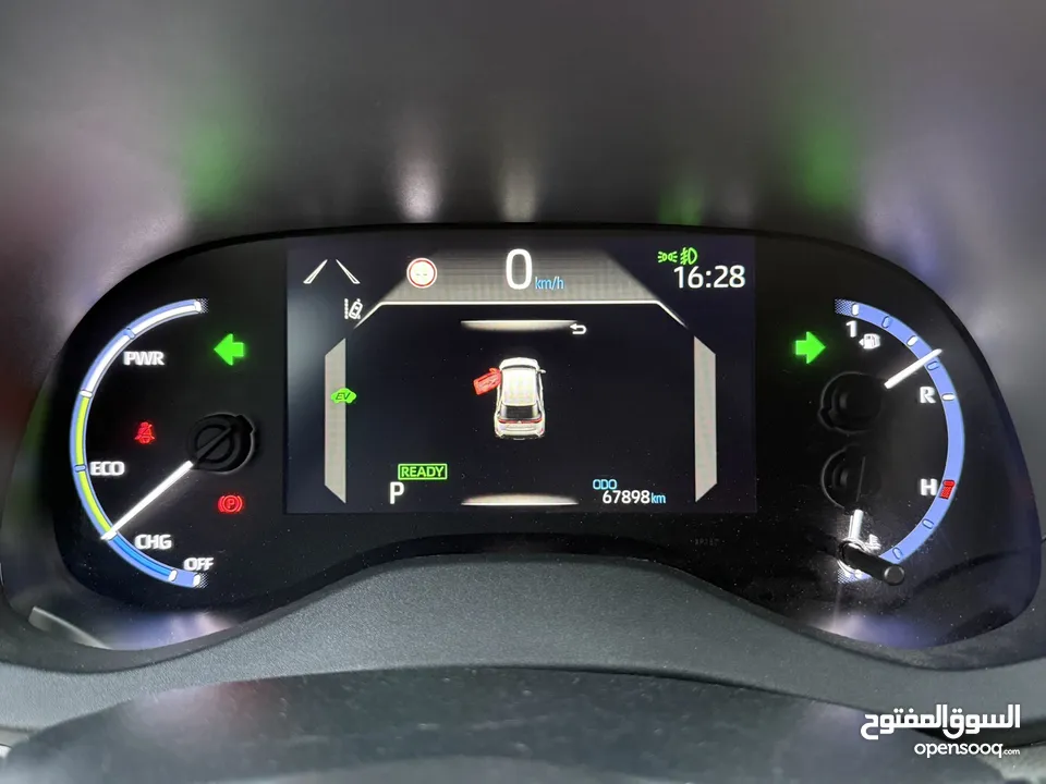 تويوتا ياريس كروس ترخيص 2022 محرك 1500 هايبرد جير أوتوماتيك 172 حصان