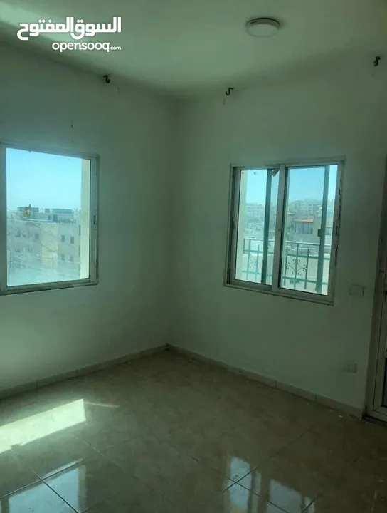 شقة فارغة للايجار في شارع الجامعة 240