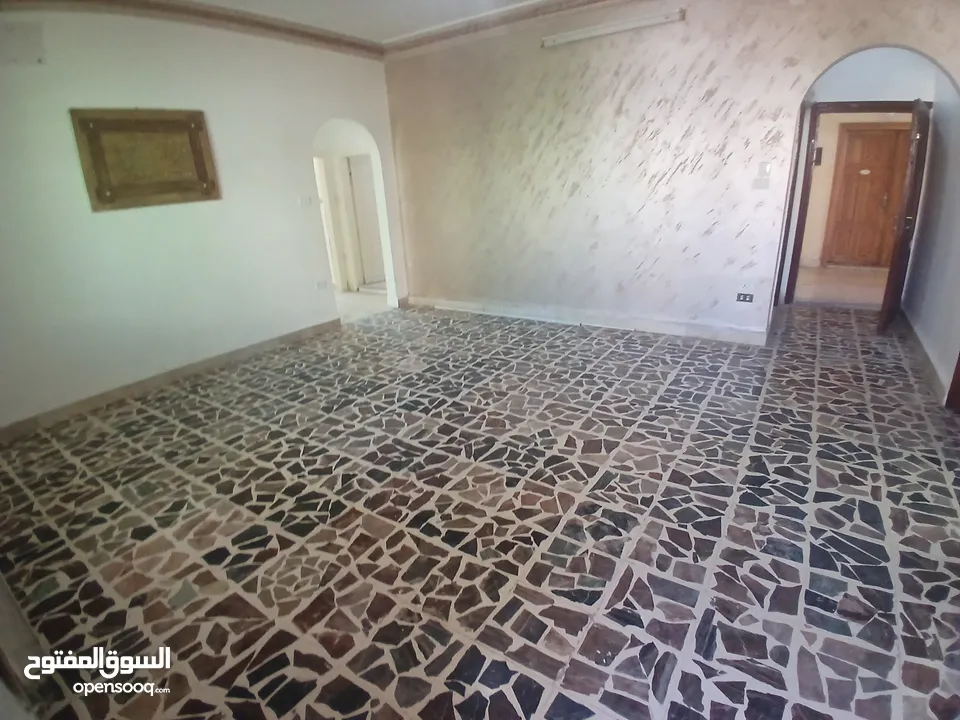شقه فارغه للإيجار الجبيهه