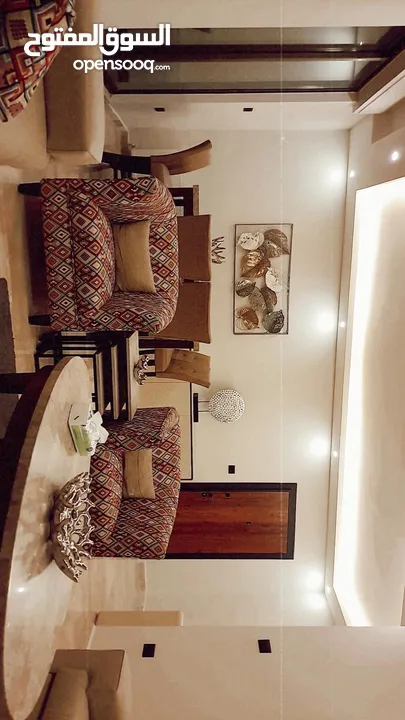 مستعجل - شقة مميزة للبيع 160 متر مع روف 55 متر حي الكرسي عمر البناء 10 سنوات