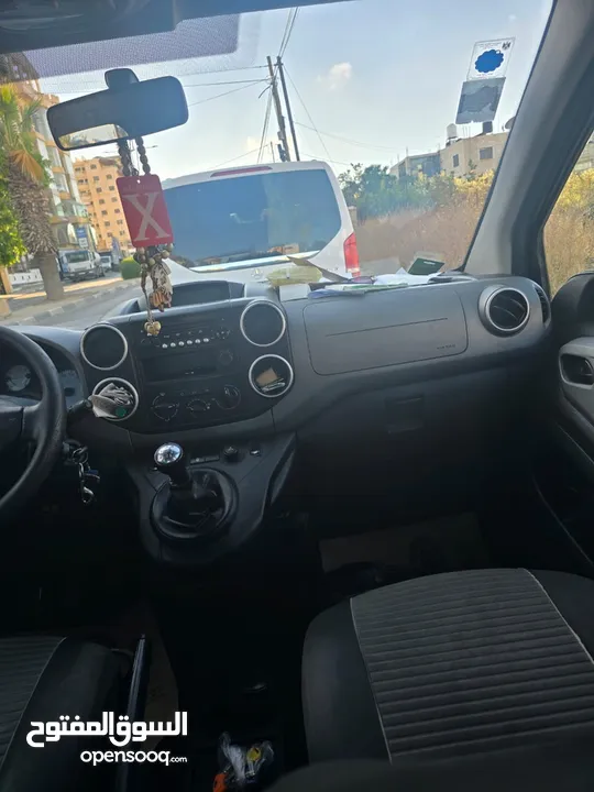 citroen berlingo سيارة مرتبة و نظيفة