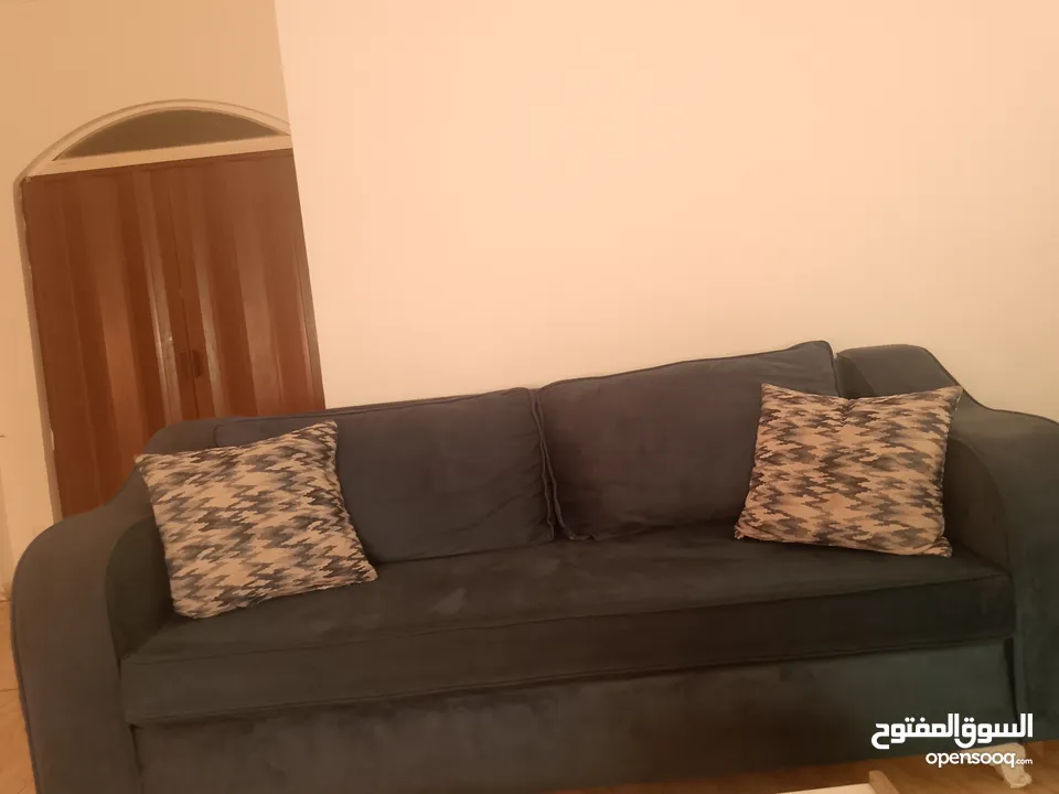طقم كنب تفصيل بحاله جيده البيع