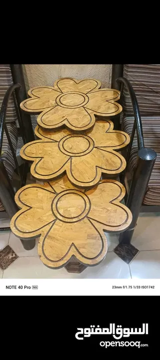 طاولة خشب متين