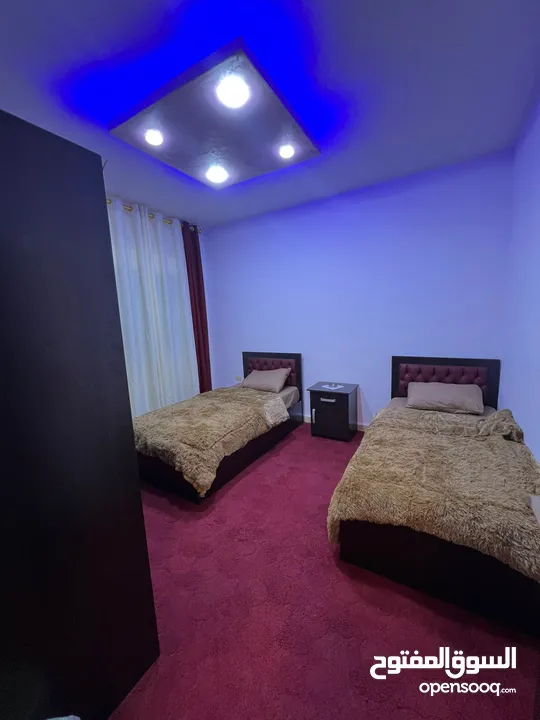 شقق مفروشه بالكامل كبيره وصغيره  نظافه مميزه للايجار خلف مركز الحسين للسرطان / الجامعه الاردنيه