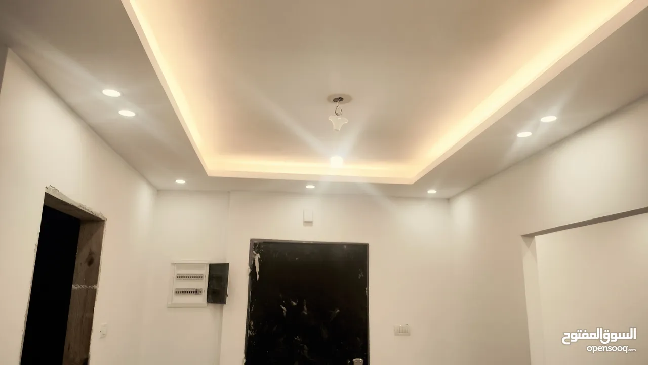 شقة سوبر ديلوكس جديدة البناء  بيتونيا مساحة 200م2  بجانب مسجد سيف الدين موقع سكني هادئ ومتميز