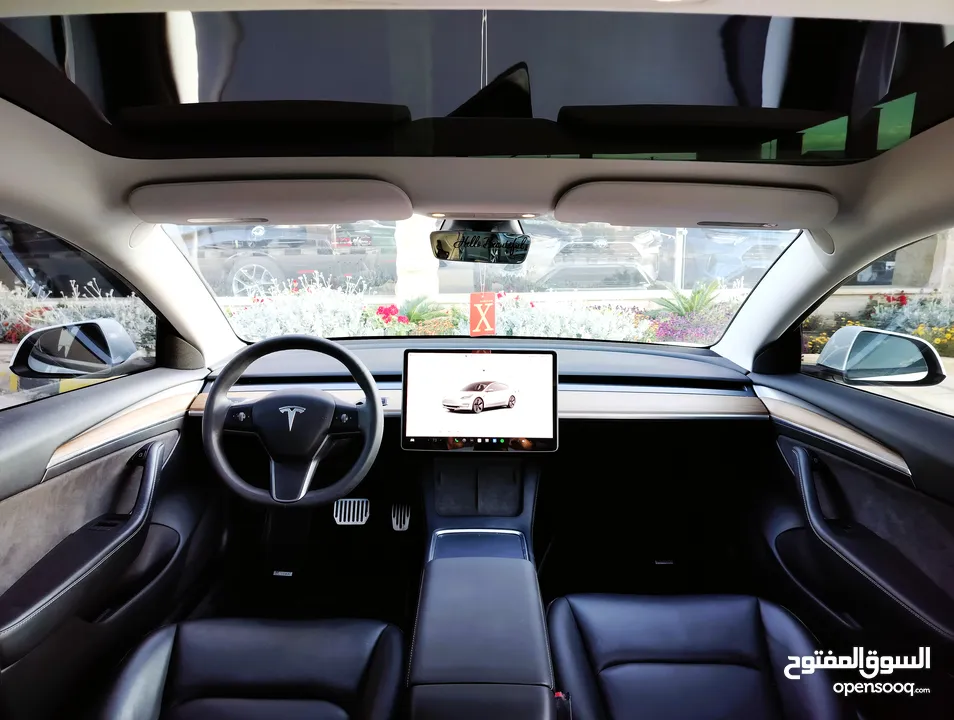 تيسلا 2022 model 3 بحالة الوكالة فحص كامل اوتوسكور +B لون مميز في الحرة للبيع بسعر لقطة ومحرووووق