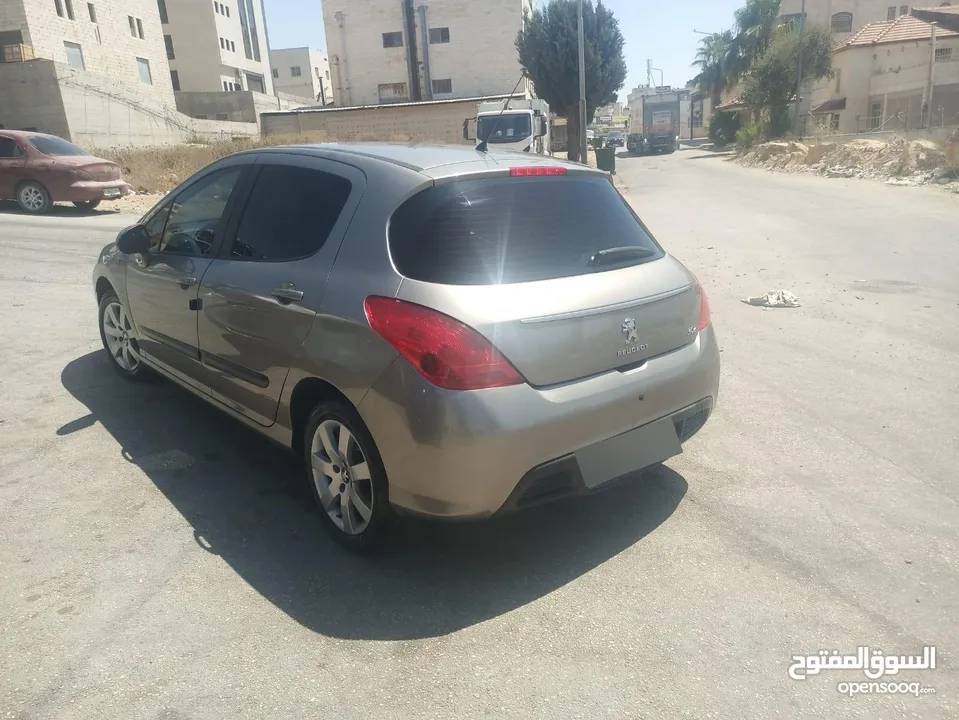 بيجو 2012 بحالة ممتازة عداد قليل جدا اصلي