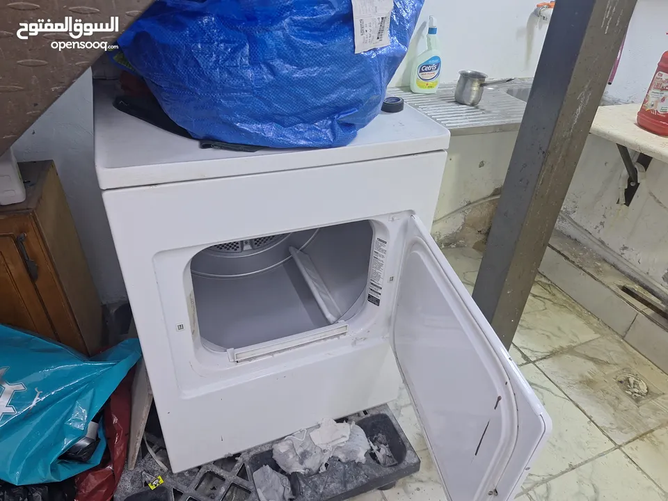 معدات كاملة او المحل دراي كلين ومخيطة للبيع  عمر العدة 8 شهور