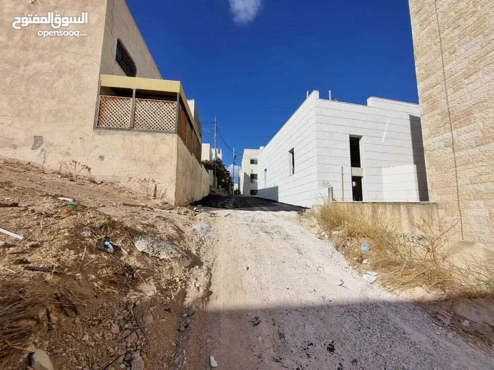 أرض سكنية مميزة للبيع في طبربور على شارعين – 250م2 قابلة للتفاوض