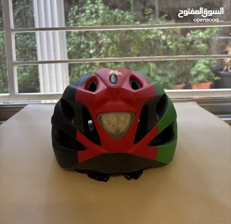 خوذات خفيفة للدراجات و التزلج Light helmets for bicycling and roller skating
