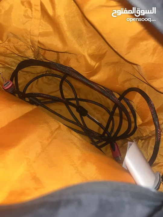 بلايستيشن 4 سليم 800 جيجا + ايدتين + 7 العاب + شاحن + سلك 3 متر HDMI
