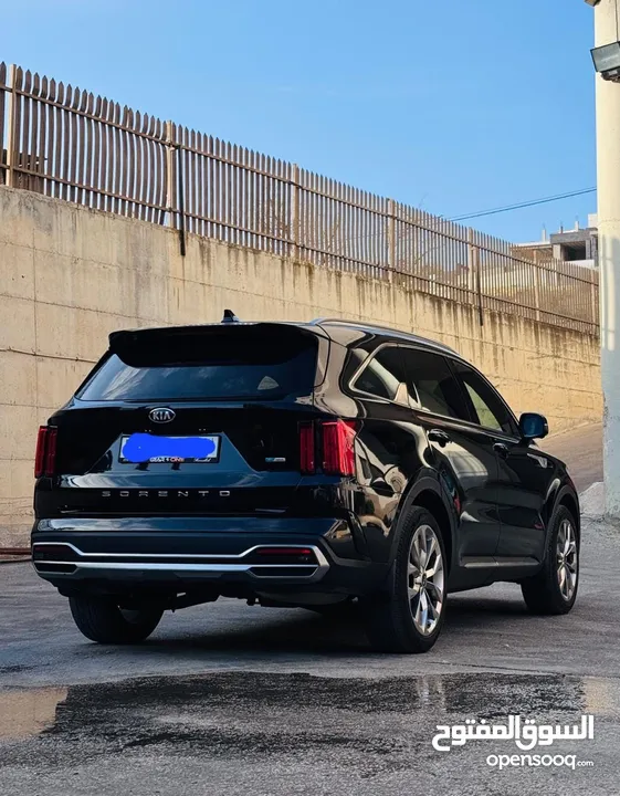 للبيع جيب كيا سورينتو مميز ترخيص 2020 كامل الاضافات  لون اسود ملوكي