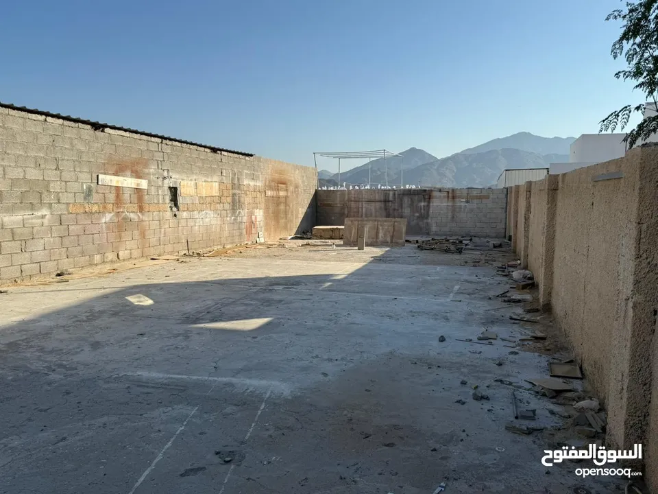 مساحات خالية للايجار في صناعية هصاص - سمائل - warehouse for rent in samayil