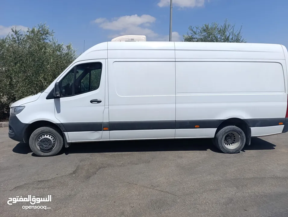 باص مرسيد مع ثلاجة للبيع