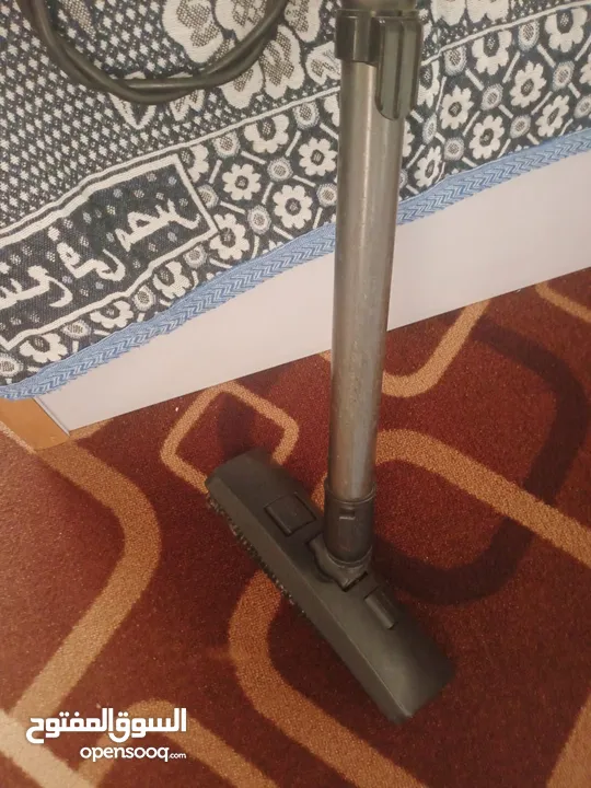 مكنسه كهربائيه جديده برميل 2400w  بسعر مغري وقابله للتجريب والمعاينه قبل الشراء