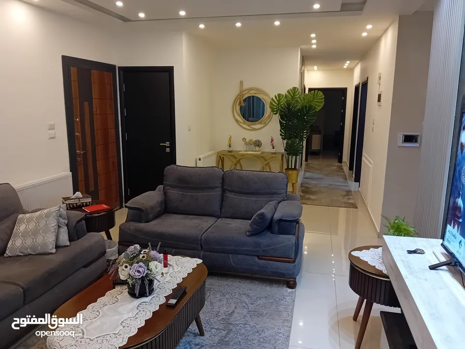 شقة طابق ثالث مع روف 189 متر