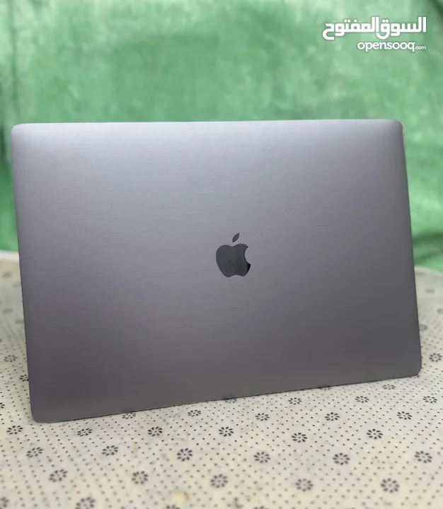 MacBook Pro A1990 core i7 Pro 16gb Ram 2019 Touch bar