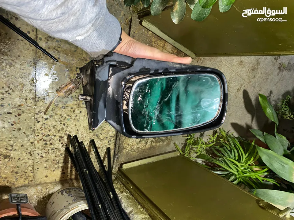 كراسي فولفو 240 و بخاخ مواسير و زجاج و قطع اخرى كثيره للبيع المستعجل