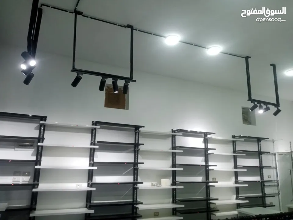 ديكور جاهز لمحل ألبسة أو حقائب بتصميم راقي وجاهزية كاملة!