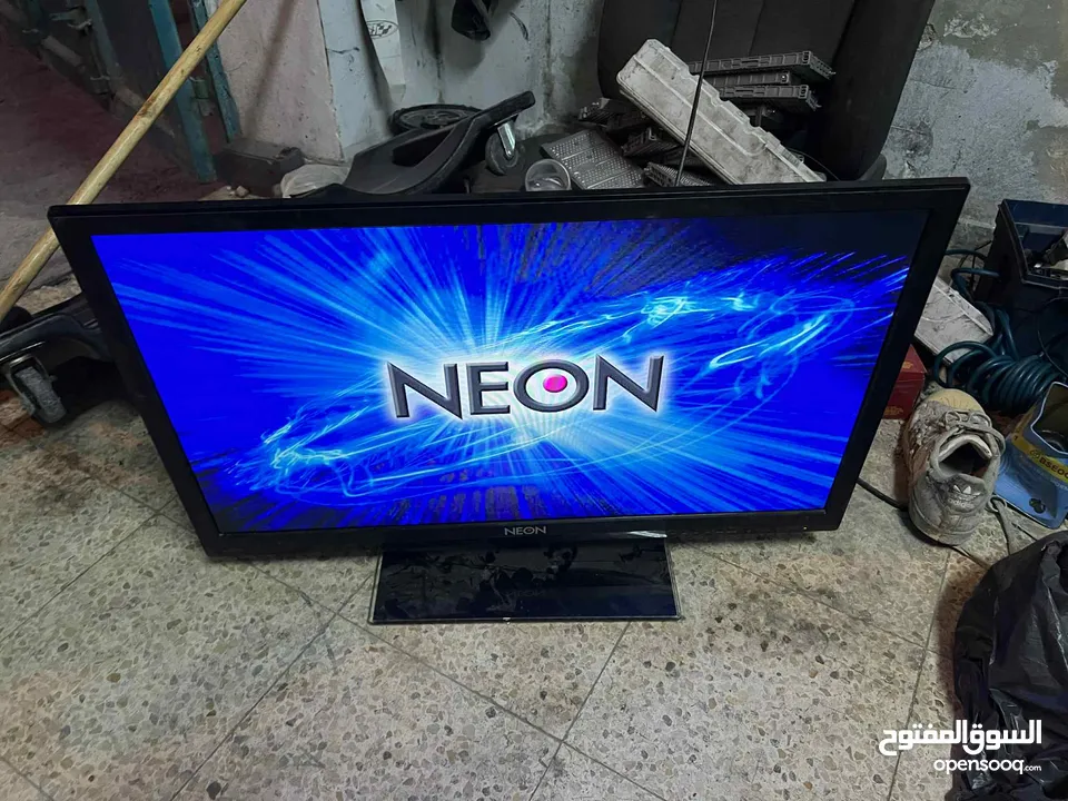 شاشة نوع NEON 32 بوصة شغالة 100% موجودة في بيت لحم  150 شيكل متوفر توصيل