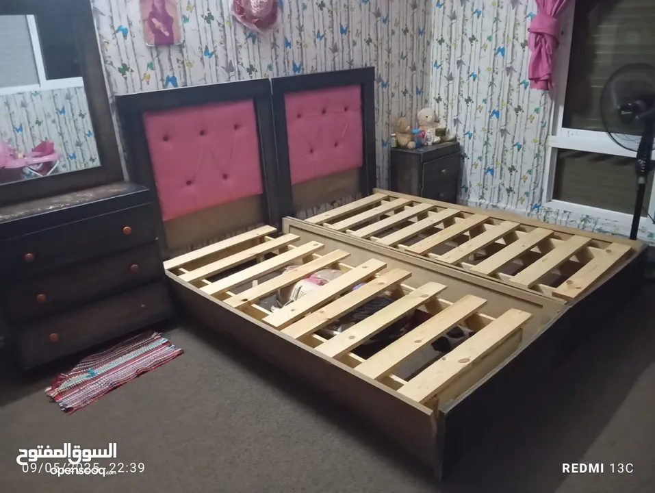 غرفه نوم بنات تختين مع خزانه وتسريحه
