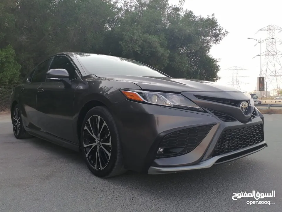 Toyota Camry 2020 Sunroof very low mailge تويوتا كامري فتحة سقف ممشى قليل جدا بحالة الوكالة