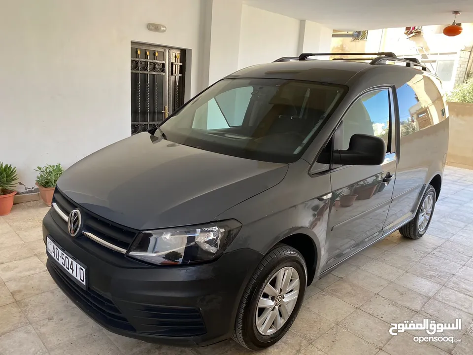 VW caddy 2017 in very good condition special color