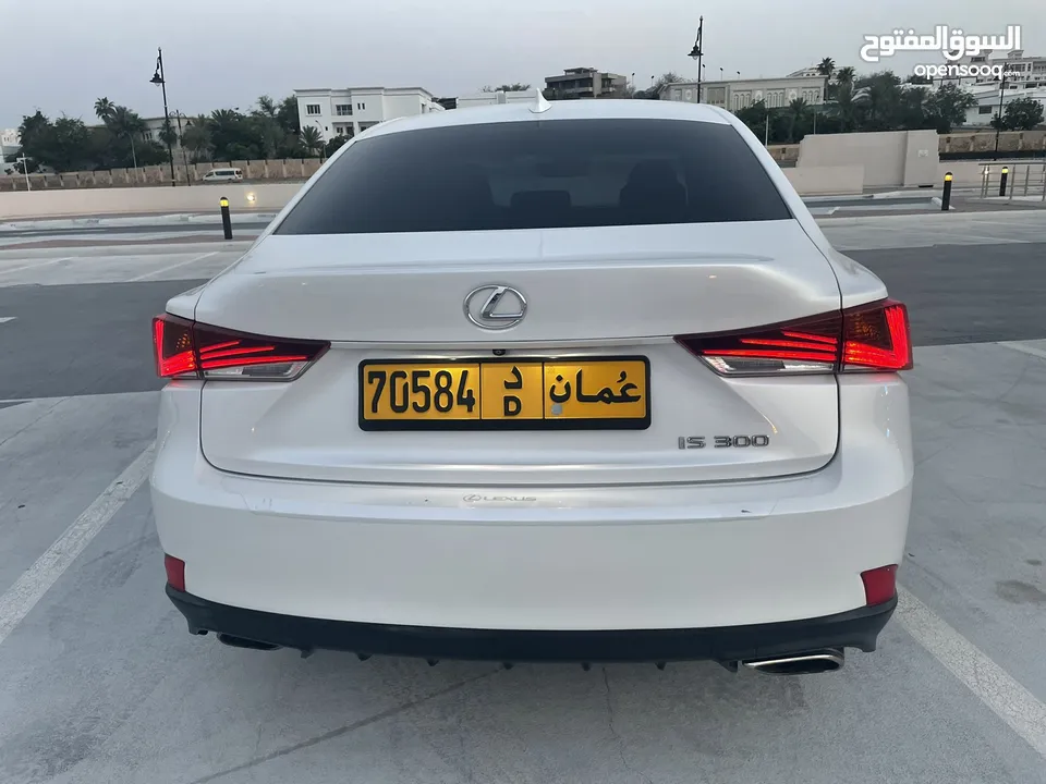 Lexus IS 300 2018 لكزس اي اس نظيفة جداً