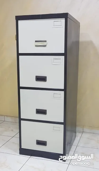 الواح كتابة وايت بورد للمدارس طاولات وكراسي اطفال وايت بورد خزاين عيون لوحة اعلانات