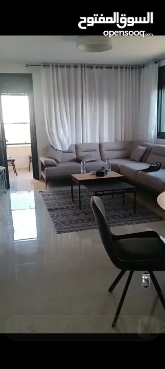 شقه ديلكوس  في عماره مفروشه بل كاملفي منطقه  اريحان سعر الايجار كل شهر الف و200دولار
