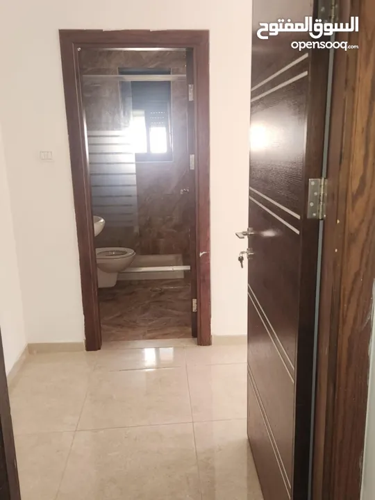 للايجار بالمصايف  قرب  وخلف وزاره المالية ع شارعين مفتوحه