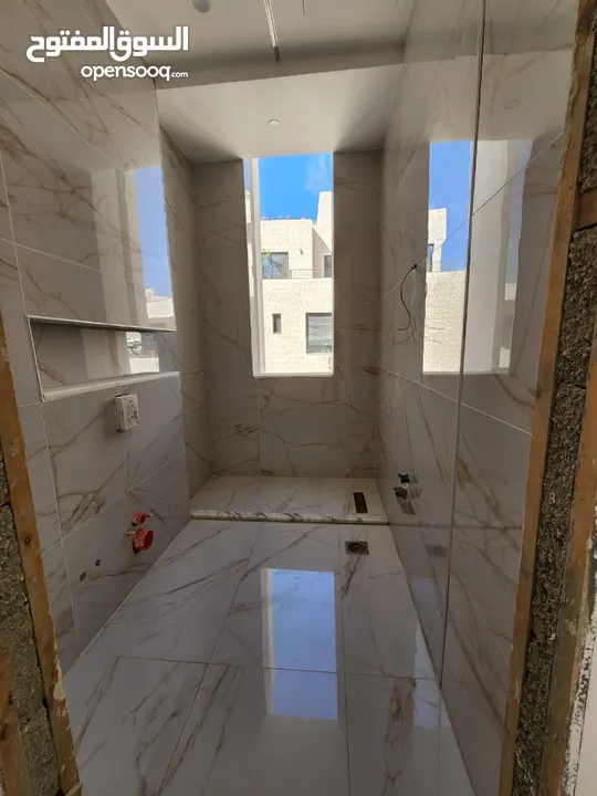 شقة أرضية مميزة في عبدون للبيع بموقع حيوي   الرقم المرجعي : 14199