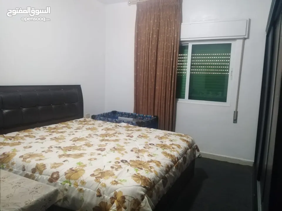 شقة للبيع طابق اول  مساحة 137م في ضاحية الامير حسن 3 غرف نوم  الشقة بحالة ممتازة وموقع مخدوم