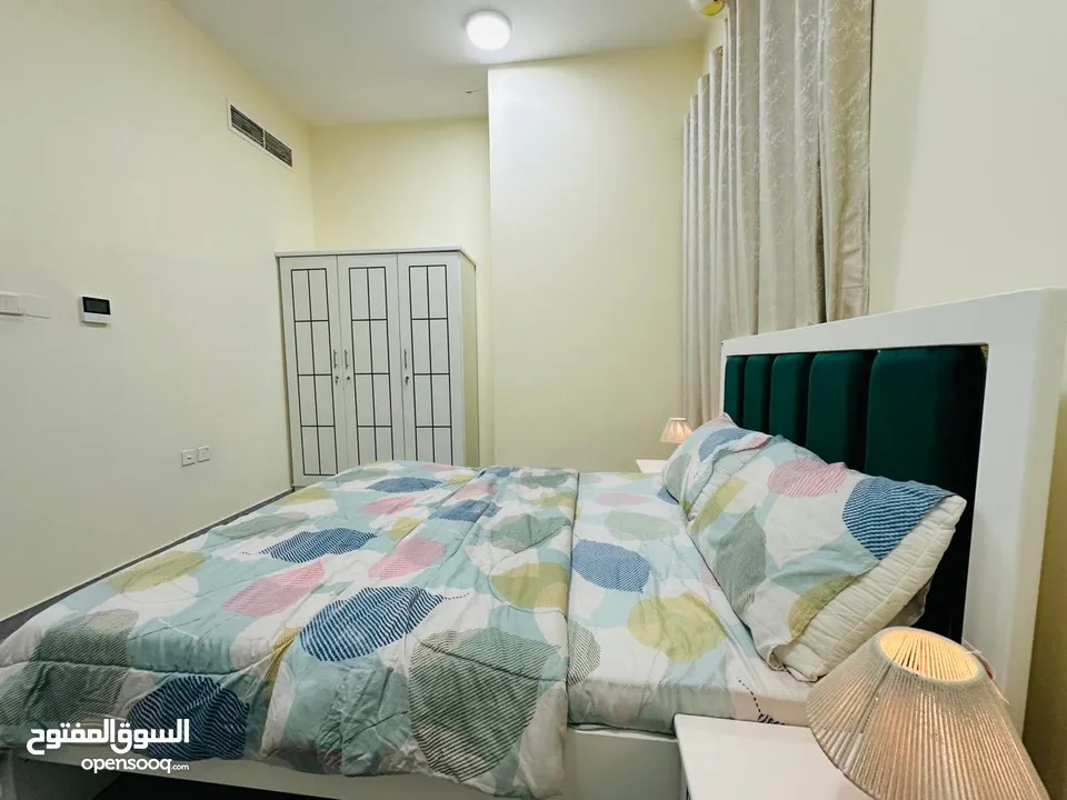 F3 / قرب دوار السفينة غرفة وصالة للايجار الشهري الشامل - مفروشة فرش جديد - 2 بلكونة  - شامل الفواتير